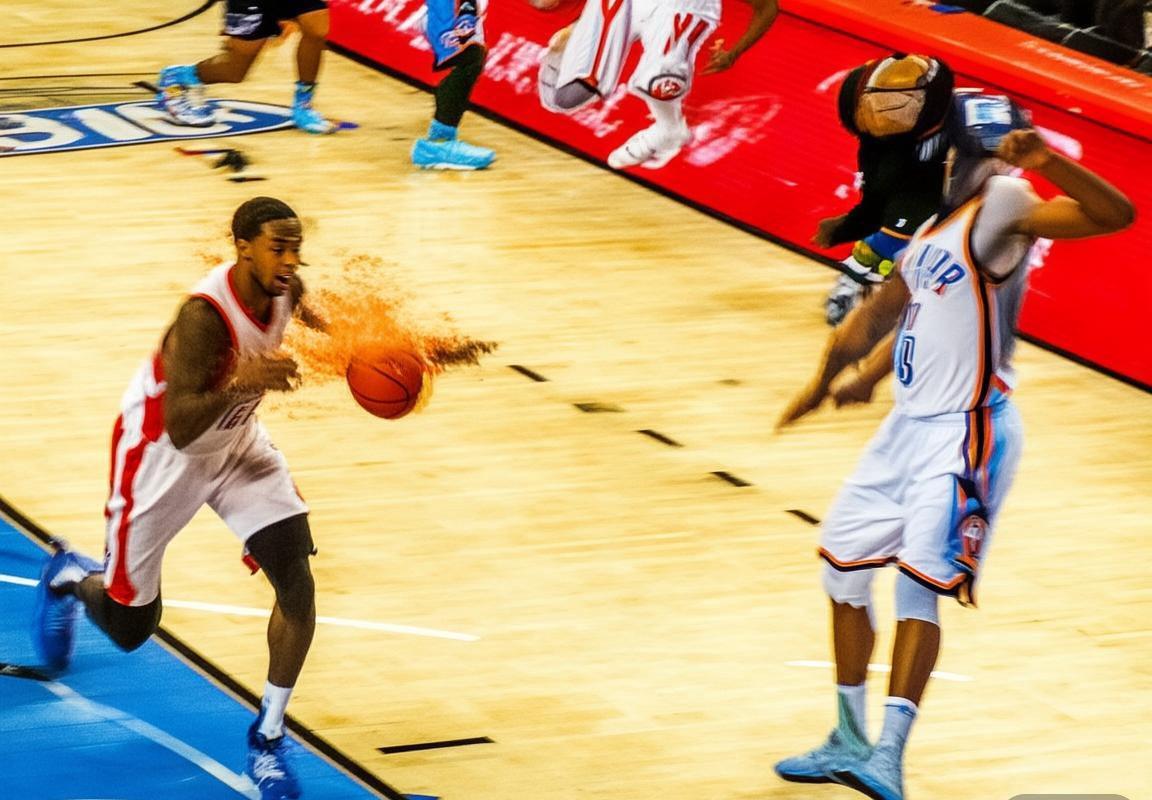 2020年NBA季后赛雷霆vs火箭巅峰对决：激情碰撞经典回顾(图4)